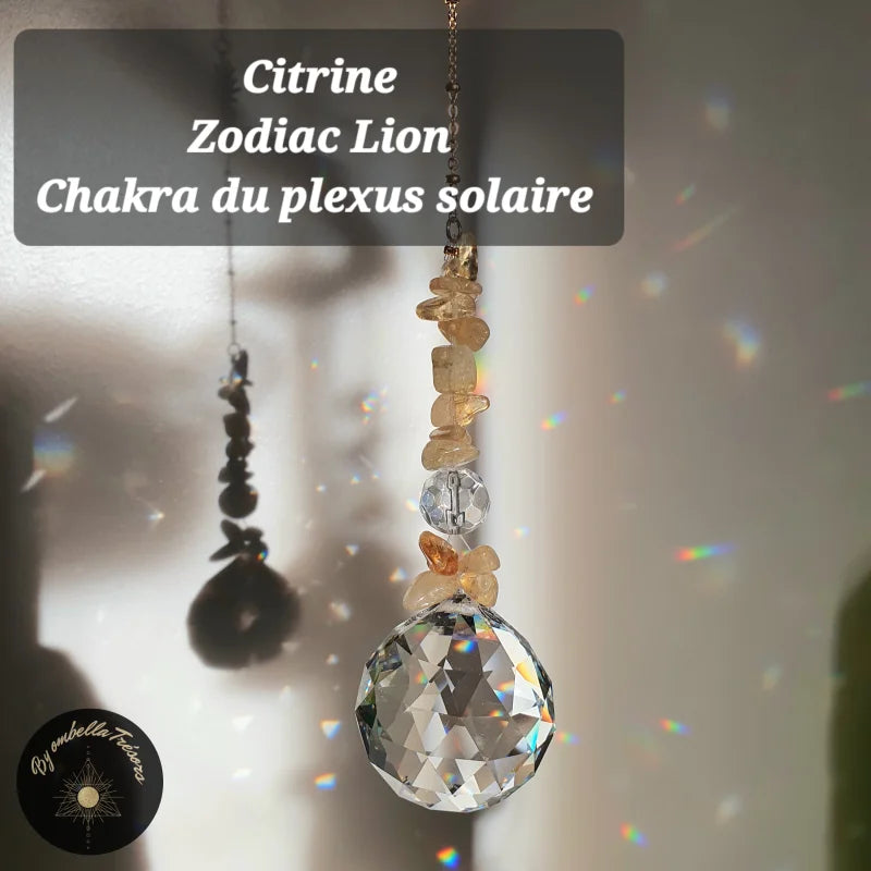 Attrape soleil Pyramide Lune Pampille boule feng shui de 30 mm décoré de  cristaux diffusant des arcs en ciel multicolores en laiton -  France